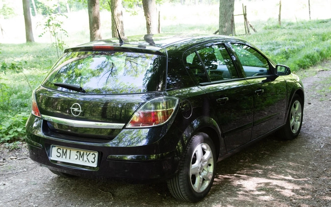 Opel Astra cena 18000 przebieg: 169900, rok produkcji 2008 z Orzesze małe 379